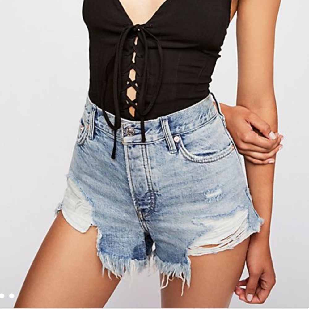 NWT Free People High waisted distressed shorts!!